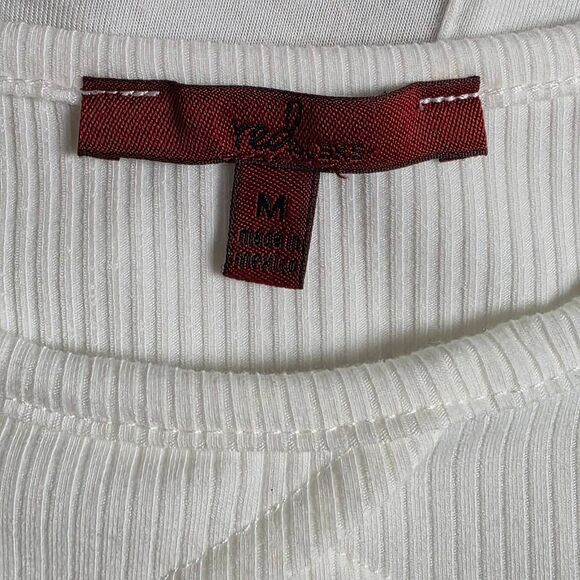 Red Dress M White Ribbed Cutout Short Sleeve Top - Picture 4 of 6